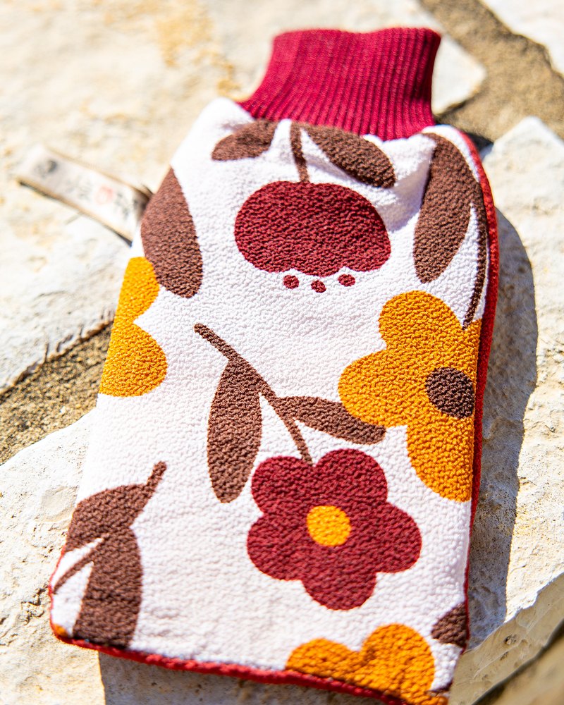 A Metta Shed mitt after its first wash