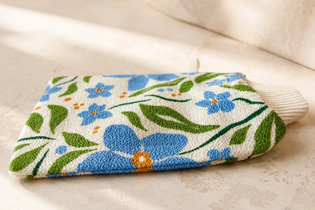 Blue Garden scrub glove
